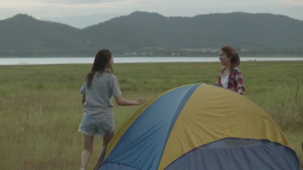 Group Young Asian Woman Camping Pitch Tent While Sunset Enjoying — Stock Video