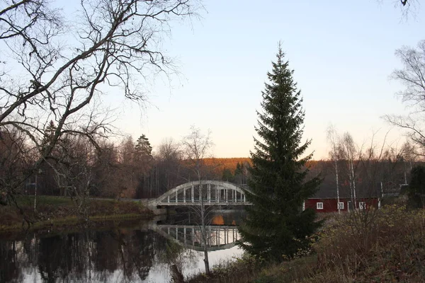 Bro Över Flod Hösten — Stockfoto