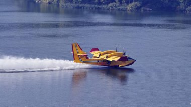 Canadair şarj su