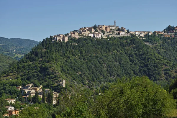 Церрето Сполетський та Borgo Cerкрето — стокове фото