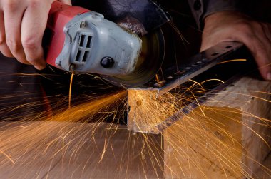 El ile açı taşlama Atölyesi'nde mans