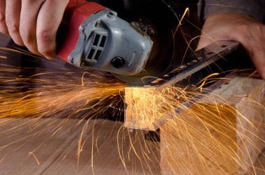 El ile açı taşlama Atölyesi'nde mans