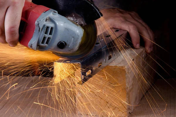 El ile açı taşlama Atölyesi'nde mans