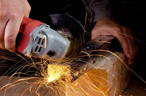 El ile açı taşlama Atölyesi'nde mans