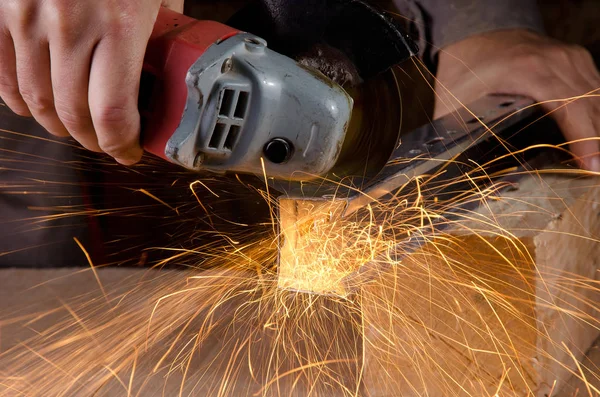 El ile açı taşlama Atölyesi'nde mans