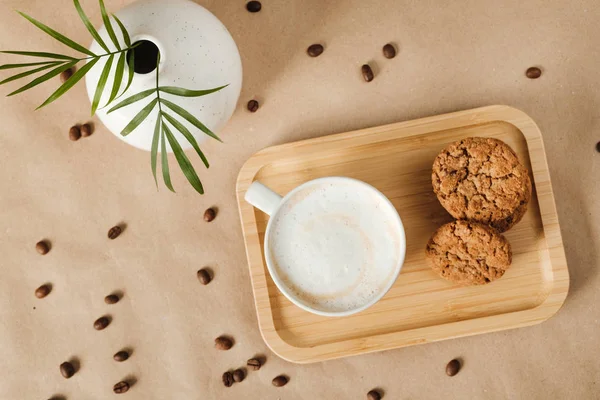 Morning cappuccino with oatmeal cookies and coffee beans — Stock Photo, Image