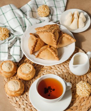 Geleneksel Tatar hamur işleri - echpochmaki, chak-chak, gubadiya, tykysh kaleve
