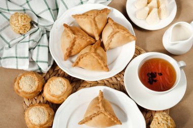 Geleneksel Tatar hamur işleri - echpochmaki, chak-chak, gubadiya, tykysh kaleve