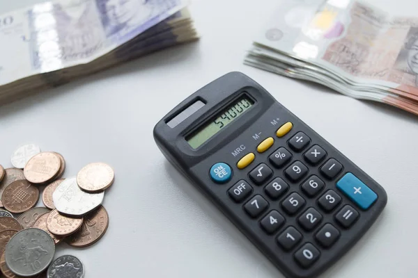 Moneda Británica Calculadora Sobre Mesa Esperando Contar — Foto de Stock