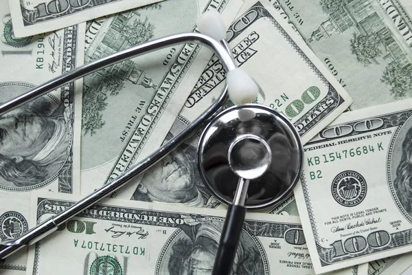 Estetoscópio Sobre Dólares Custos Médicos — Fotografia de Stock