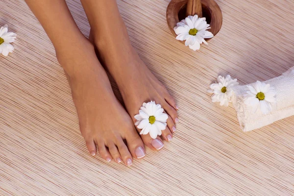 Imagen Ideal Hecho Manicura Pedicura Manos Piernas Femeninas Spa —  Fotos de Stock