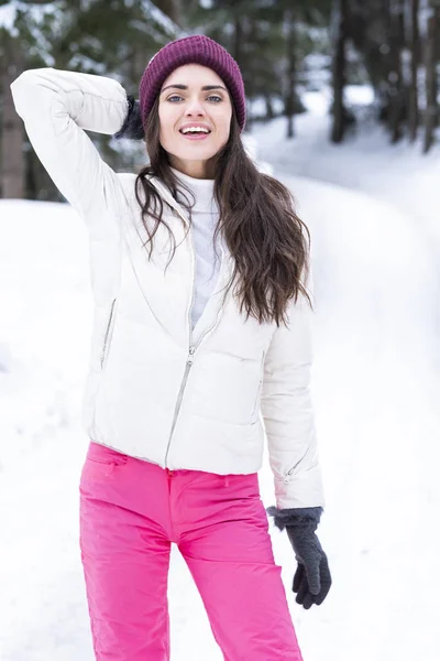 Bella Donna Sta Giocando Con Neve — Foto Stock
