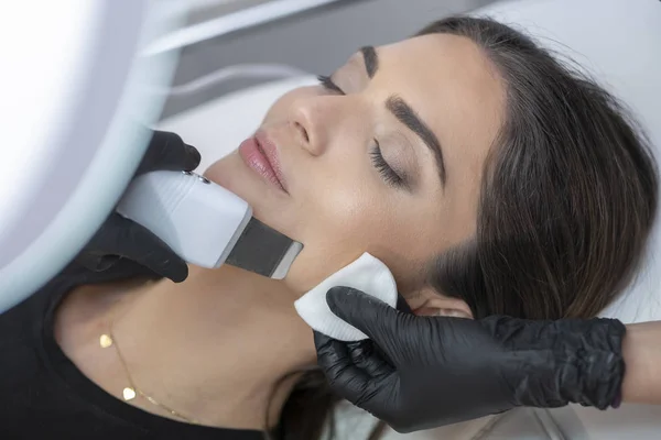 Beautiful Woman Having Facial Treatment Spa Cavitation Peeling — Stock Photo, Image