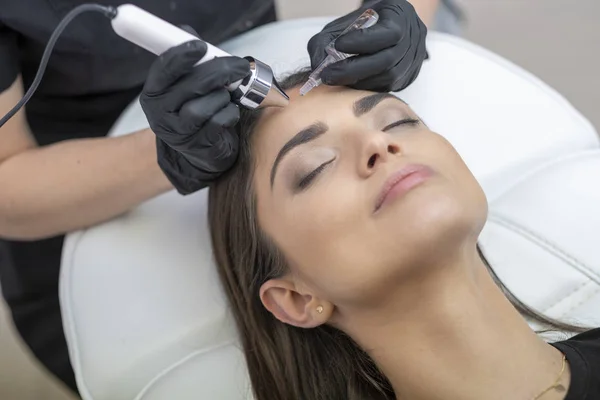 Beautiful Elegant Woman Having Beauty Treatment Beauty Saloon — Stock Photo, Image