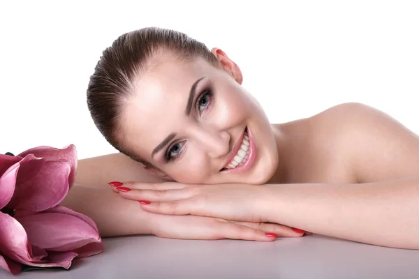 Hermosa Mujer Con Maquillaje Aislado Sobre Fondo Blanco — Foto de Stock