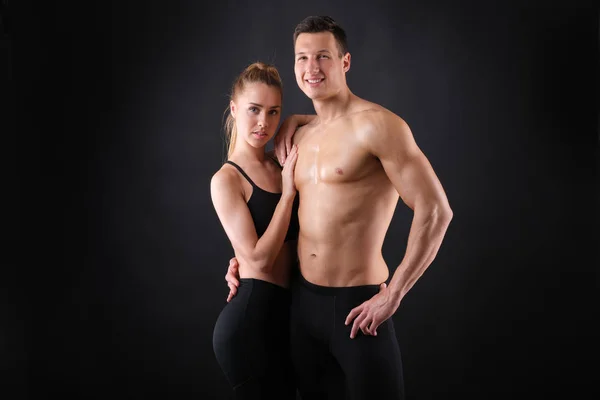 Fitness Joven Hombre Mujer Aislados Sobre Fondo Negro — Foto de Stock