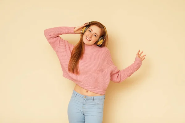 Tiro Beleza Jovem Fresco Cheio Energia Menina Com Cabelo Gengibre — Fotografia de Stock