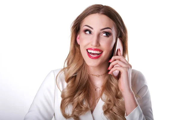 Schöne Blonde Frau Die Zur Seite Schaut Während Sie Telefoniert — Stockfoto