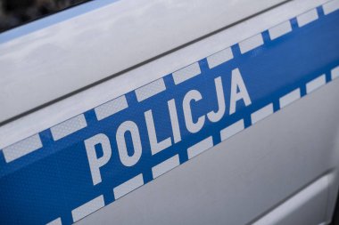Cracow caddesinde Polonya polis arabasının yakın. Görünür logo yok.
