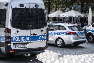 Cracow sokak / Polonya üzerinde polis arabası. 11/05/2019