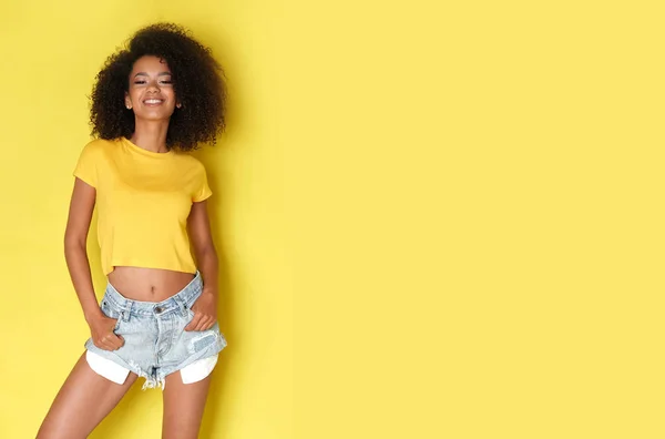 Black Woman Hello Clothes Studio Shoot — Stock Photo, Image