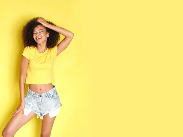 Happy Afro Model Laughing Shoot Looking Side — Stock Photo, Image