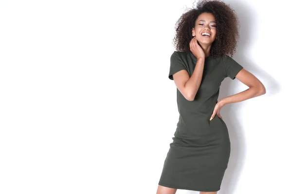 Modelo Afro Americano Atraente Vestido Verde — Fotografia de Stock