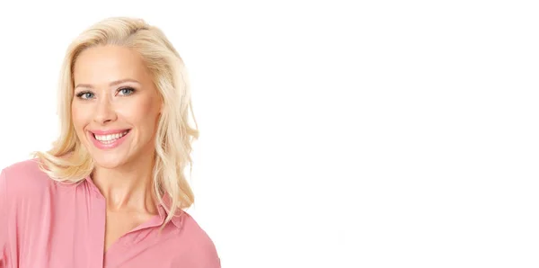 Mulher Inteligente Camisa Rosa Isolado Fundo Branco Está Sorrindo Para — Fotografia de Stock