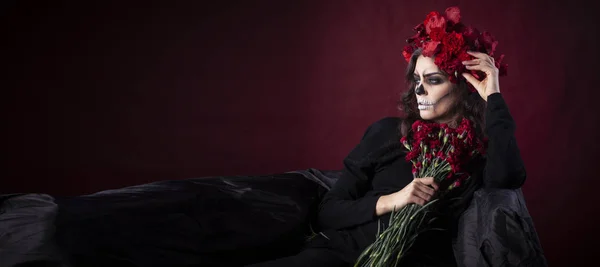 Woman make up as a terrifying skeleton.