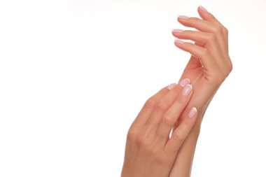 Beyaz arka planda izole edilmiş hassas ve pürüzsüz eller.