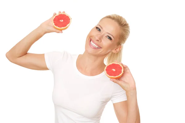 Modell Mit Frischer Und Gesunder Haut Der Hand Eine Grapefruit — Stockfoto