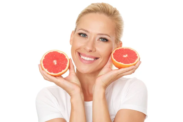 Modelo Con Piel Fresca Saludable Sosteniendo Pomelo — Foto de Stock