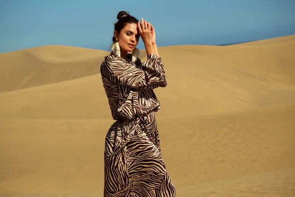 Mooie Vrouw Woestijn — Stockfoto