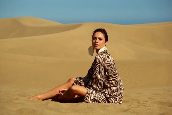 Mooie Vrouw Woestijn — Stockfoto