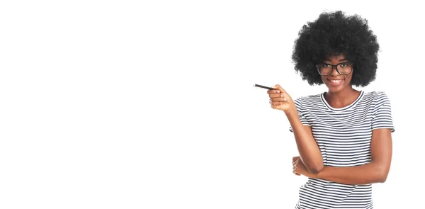 Feliz Afro Mulher Com Uma Caneta Isolada Fundo Branco — Fotografia de Stock