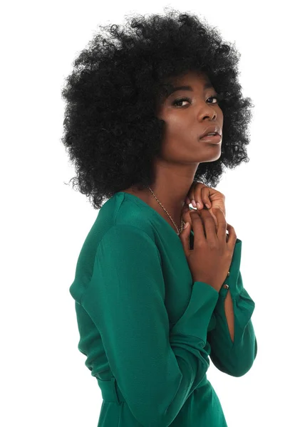 Krásný Obrázek Afro Americká Dívka Zelených Šatech Izolovaných Bílém Pozadí — Stock fotografie