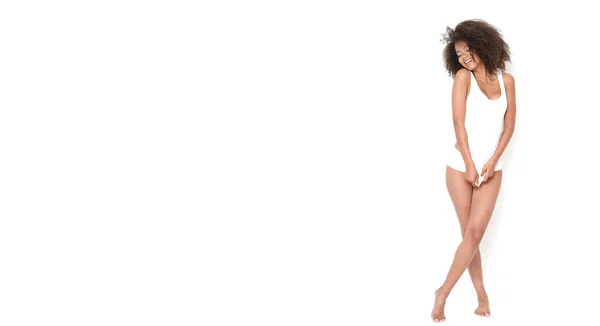 Menina Afroamericana Fantástica Com Corpo Minúsculo Posando Roupa Interior Branca — Fotografia de Stock