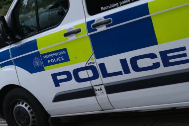 Londra, Birleşik Krallık-09 / 10 / 2020 Londra caddesinde polis arabaları.