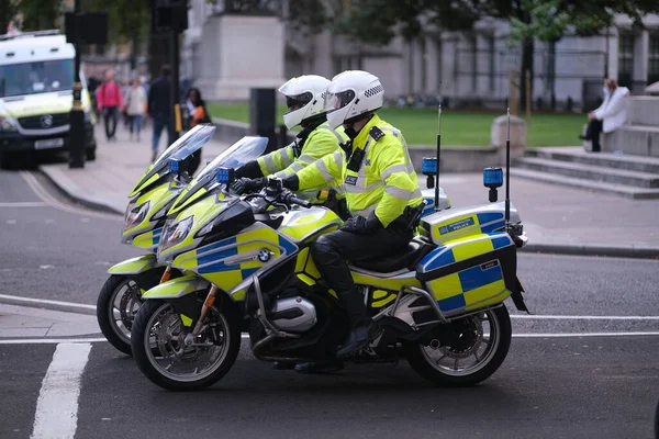 Londen Verenigd Koninkrijk 2020 Politieagenten Die Mensen Beschermen Tijdens Manifest — Stockfoto