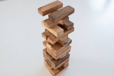 blokları ahşap oyun, ahşap blok yerleştirerek kumar. Kavram yönetimi ve strateji planı, büyüme iş başarı süreci riski