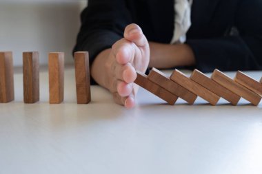 el durdurmak blokları ahşap oyun, ahşap blok yerleştirerek kumar. Kavram Risk yönetim ve strateji planı, başarıya iş korumak