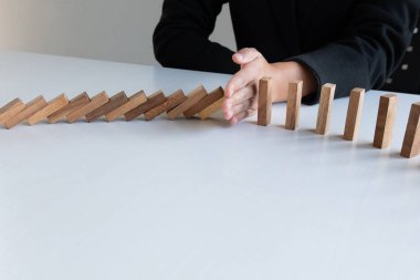el durdurmak blokları ahşap oyun, ahşap blok yerleştirerek kumar. Kavram Risk yönetim ve strateji planı, başarıya iş korumak