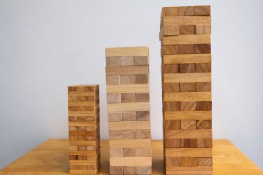 Mimari modelli ahşap blok kule, Yönetim ve strateji planı kavramı riski, büyüme iş başarı süreci ve ekip çalışması