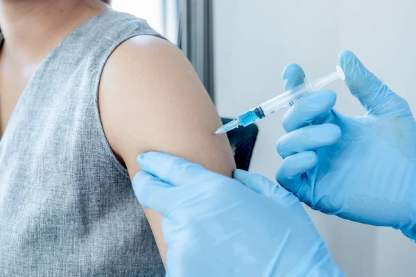 Medici Vaccinati Con Siringhe Prevenire Epidemie Ospedali Assistenza Sanitaria Concetti — Foto Stock