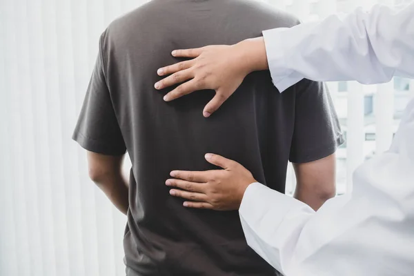 Male Patients Consulted Physiotherapists Low Back Pain Examination Treatment Rehabilitation — Stock Photo, Image