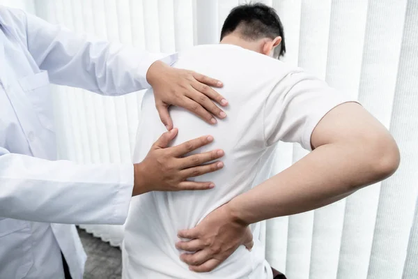 Male Patients Consulted Physiotherapists Low Back Pain Examination Treatment Rehabilitation — Stock Photo, Image