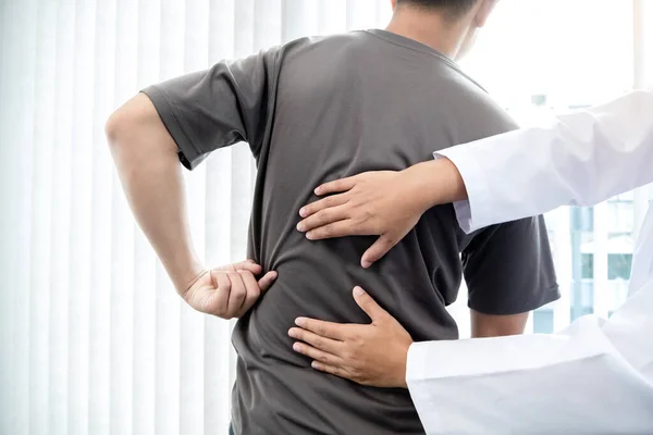 Male Patients Consulted Physiotherapists Low Back Pain Examination Treatment Rehabilitation — Stock Photo, Image