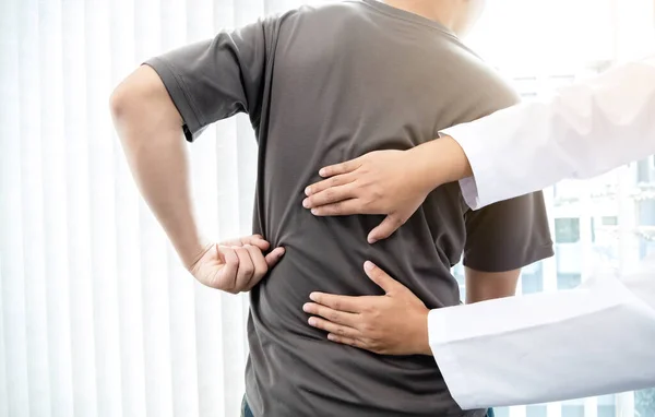 Male Patients Consulted Physiotherapists Low Back Pain Examination Treatment Rehabilitation — Stock Photo, Image