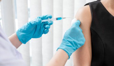 İşletme sahibi anlaşmayı bizzat imzaladı, rüşvet kabul ederek, rüşvet ve satış kavramını kabul ederek..