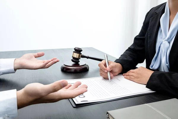 Woman Lawyer Judge Counseling Clients Judicial Justice Prosecution Scales Judges — Stock Photo, Image